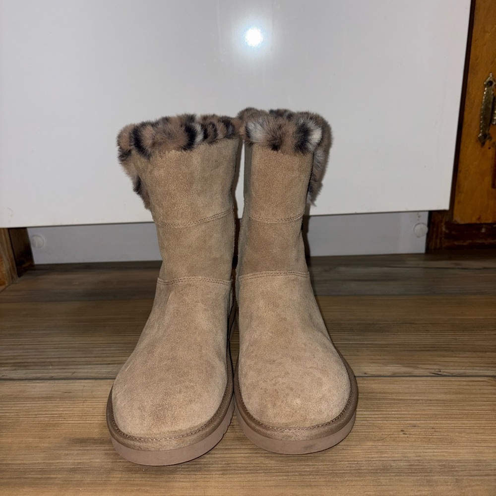 Koolaburra Tan Winter Boots Plush Fur Trim